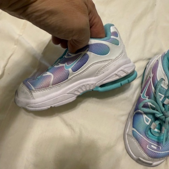 Toddler Nikes size 8 - Picture 1 of 4